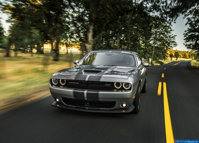 2015 Dodge Challenger SRT - фотография 6 из 31