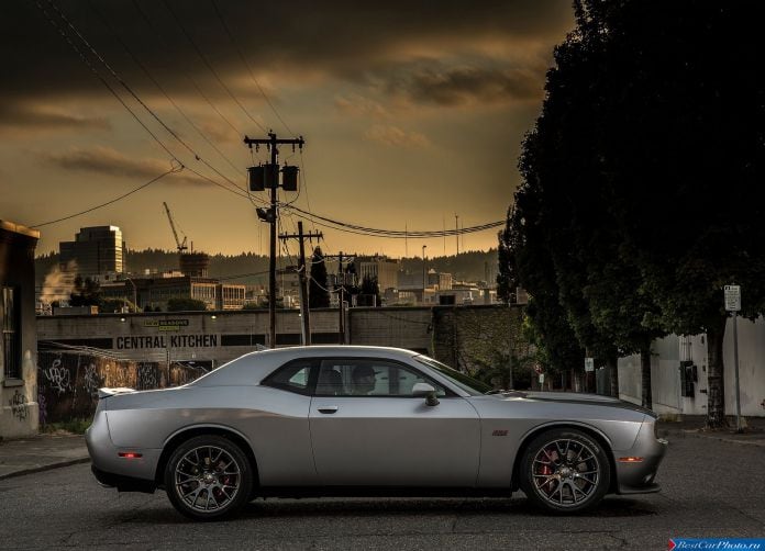 2015 Dodge Challenger SRT - фотография 7 из 31