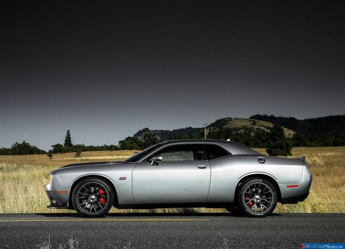 2015 Dodge Challenger SRT - фотография 8 из 31