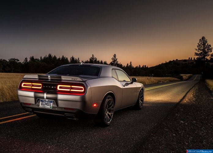 2015 Dodge Challenger SRT - фотография 13 из 31
