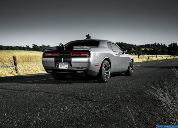 2015 Dodge Challenger SRT - фотография 14 из 31