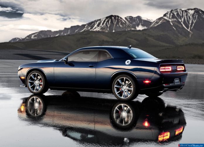 2015 Dodge Challenger SRT - фотография 17 из 31