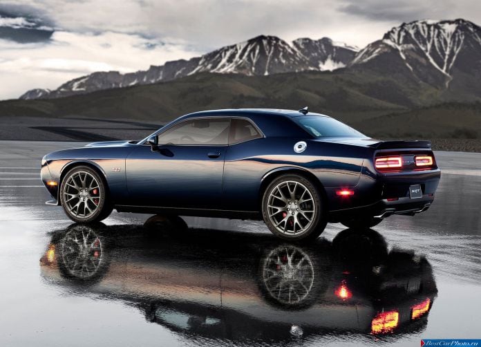 2015 Dodge Challenger SRT - фотография 18 из 31