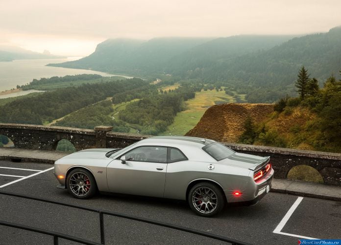 2015 Dodge Challenger SRT - фотография 20 из 31
