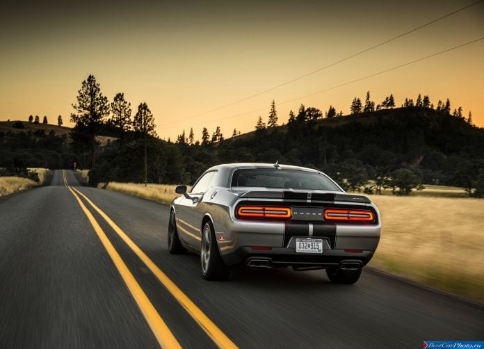 2015 Dodge Challenger SRT - фотография 21 из 31