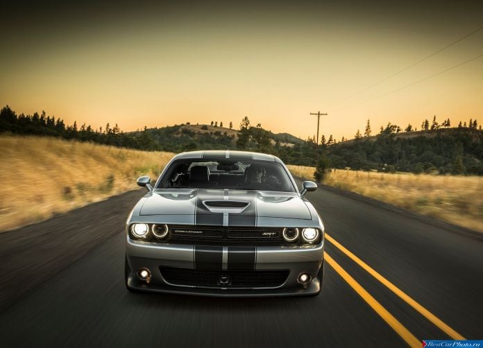 2015 Dodge Challenger SRT - фотография 23 из 31