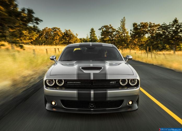 2015 Dodge Challenger SRT - фотография 24 из 31