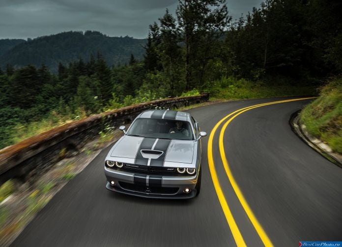 2015 Dodge Challenger SRT - фотография 26 из 31