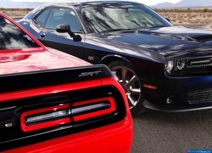 2015 Dodge Challenger SRT - фотография 28 из 31
