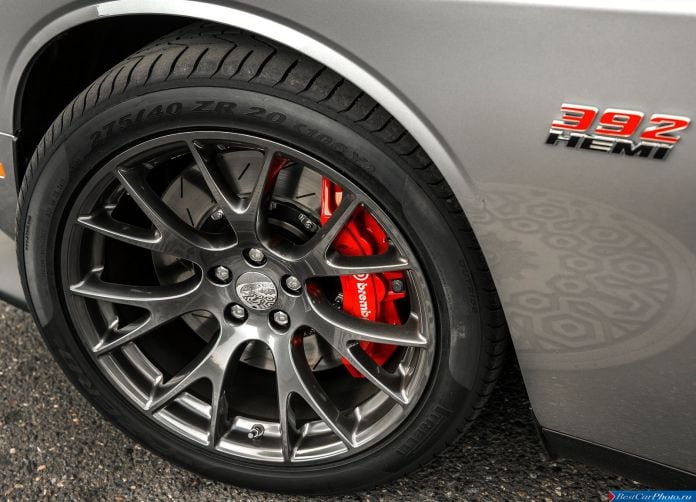 2015 Dodge Challenger SRT - фотография 30 из 31