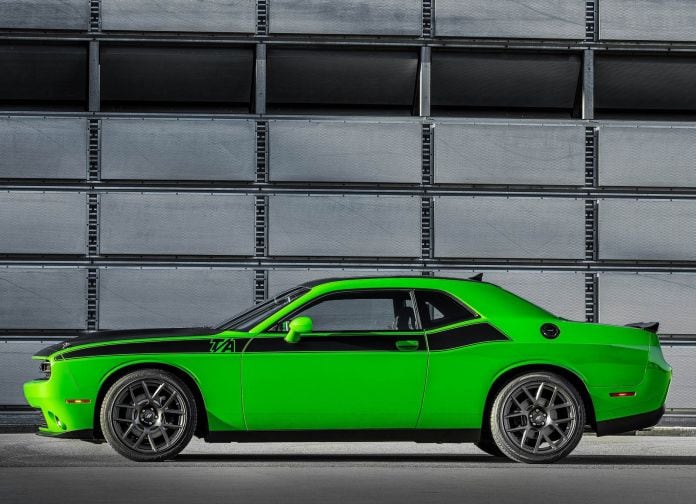 2017 Dodge Challenger TA - фотография 3 из 20
