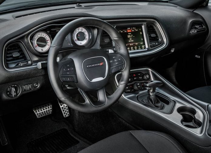 2017 Dodge Challenger TA - фотография 14 из 20