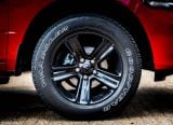 dodge_2017_ram_1500_night_package_011.jpg