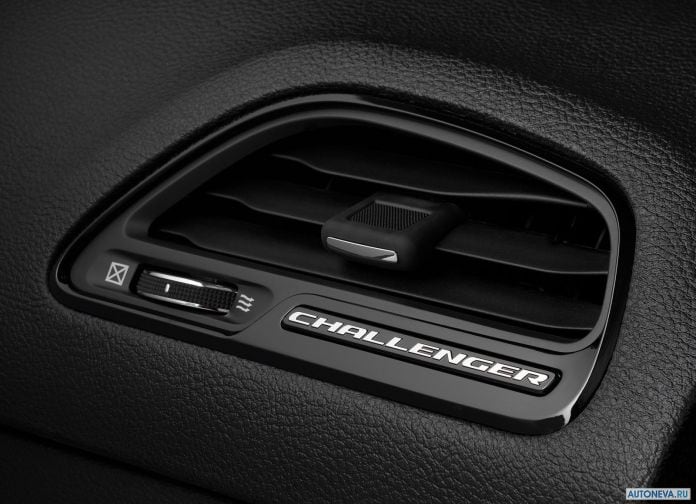 2019 Dodge Challenger - фотография 17 из 24