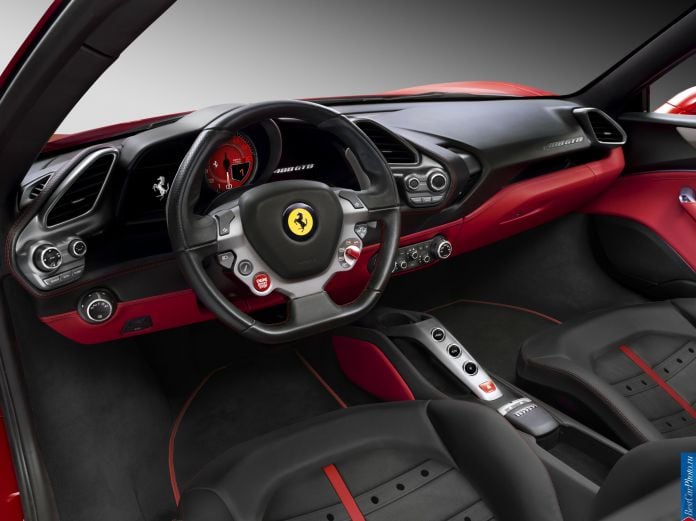 2015 Ferrari 488 GTB - фотография 8 из 9