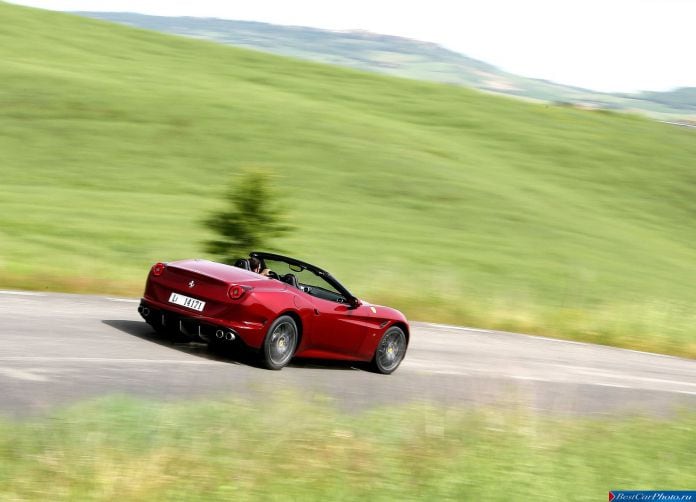 2015 Ferrari California T - фотография 25 из 62
