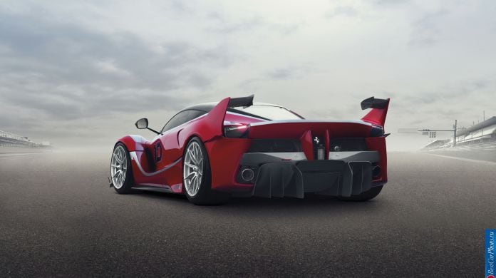 2015 Ferrari FXX K - фотография 2 из 6