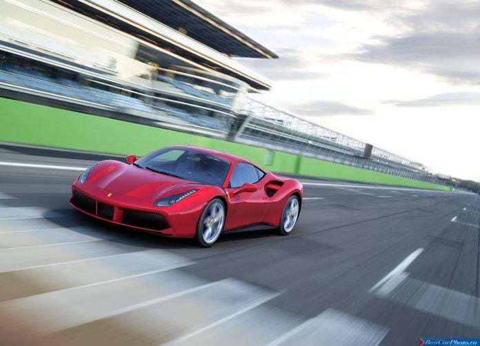 2016 Ferrari 488 GTB - фотография 2 из 43
