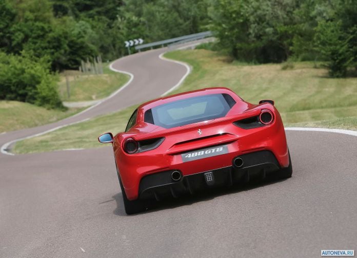 2016 Ferrari 488 GTB - фотография 32 из 43