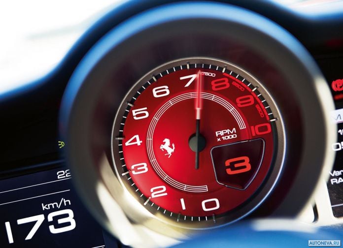 2016 Ferrari 488 GTB - фотография 37 из 43