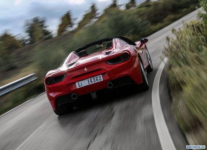 2016 Ferrari 488 Spider - фотография 26 из 39