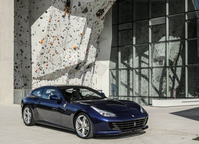 2016 Ferrari GTC4lusso - фотография 6 из 53