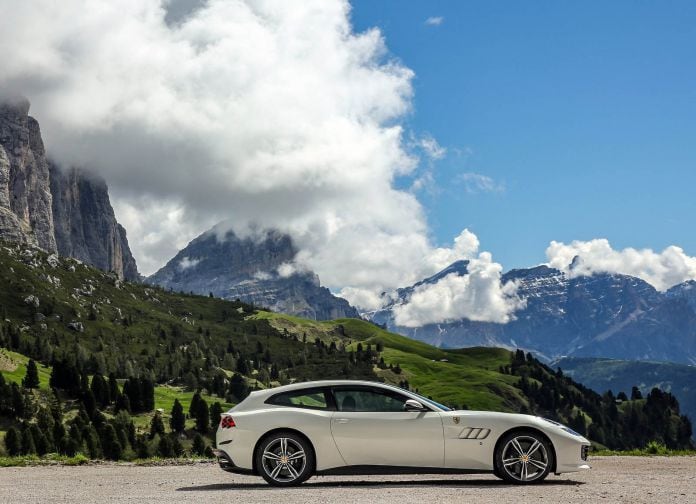 2016 Ferrari GTC4lusso - фотография 20 из 53