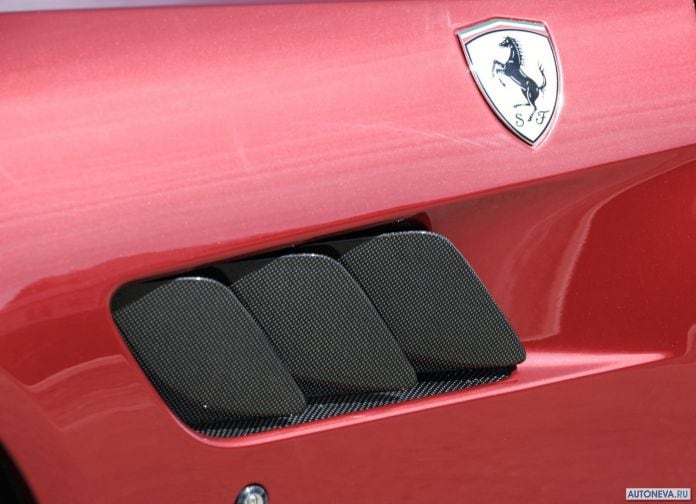 2017  Ferrari GTC4 lusso T - фотография 30 из 34