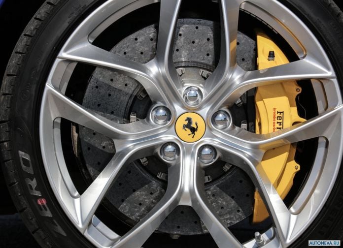 2017  Ferrari GTC4 lusso T - фотография 32 из 34