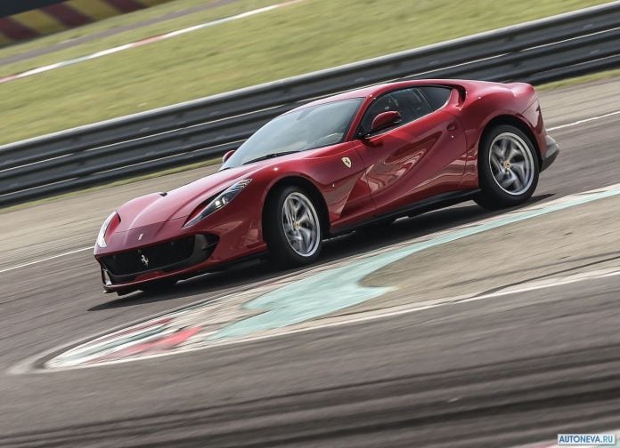 2018 Ferrari 812 SuperFast - фотография 15 из 54