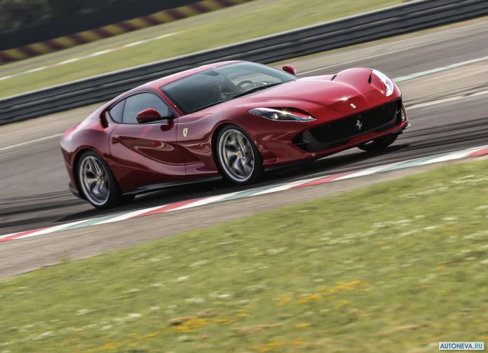 2018 Ferrari 812 SuperFast - фотография 18 из 54