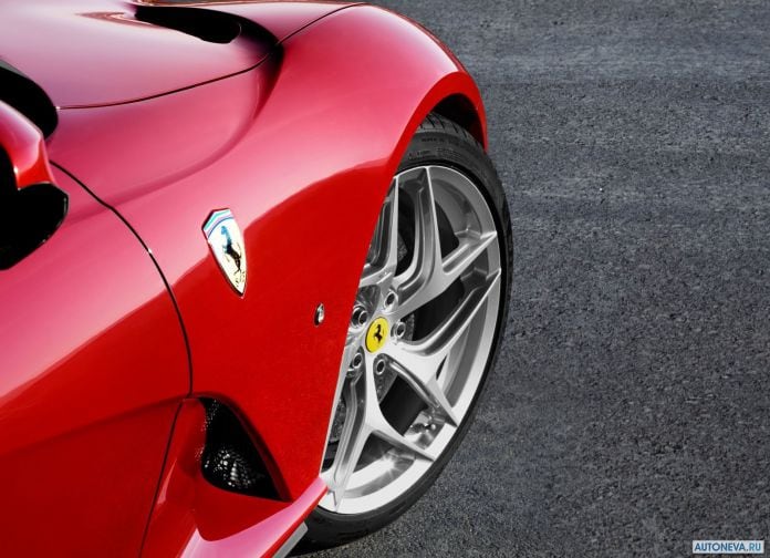 2018 Ferrari 812 SuperFast - фотография 49 из 54