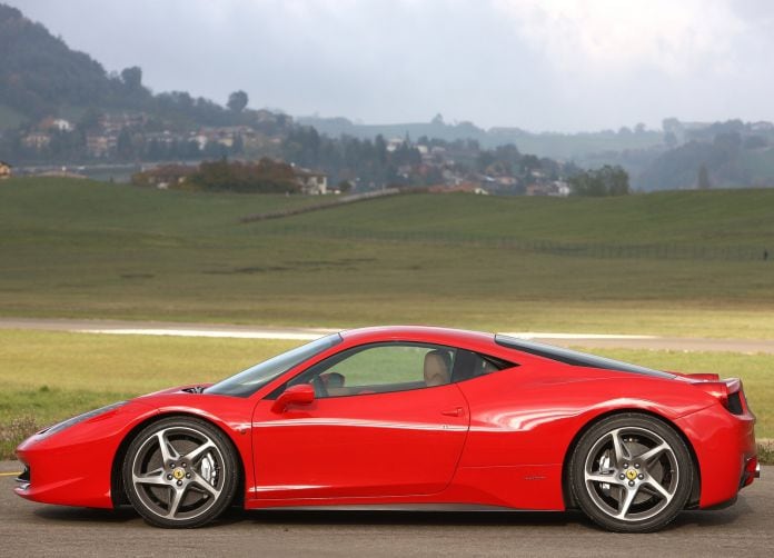 2011 Ferrari 458 Italia - фотография 10 из 31
