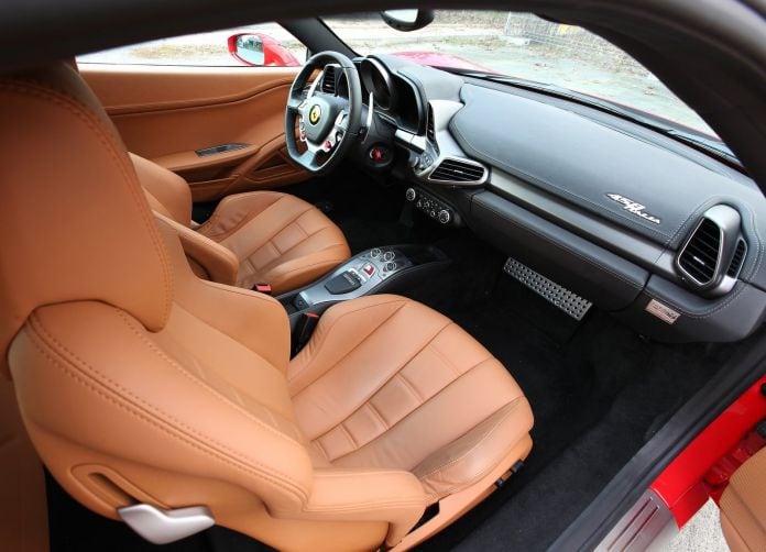 2011 Ferrari 458 Italia - фотография 20 из 31