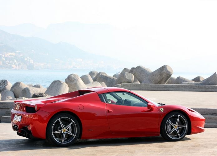2013 Ferrari 458 Spider - фотография 28 из 44