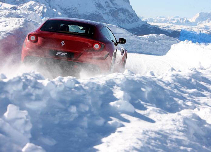 2012 Ferrari FF - фотография 16 из 32