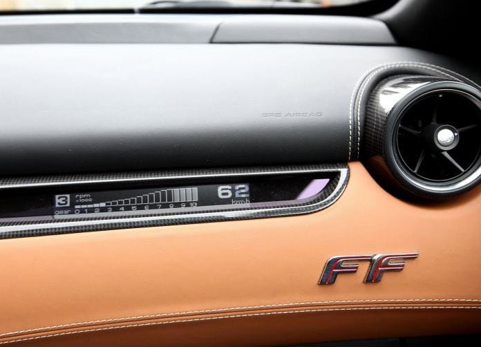 2012 Ferrari FF - фотография 25 из 32