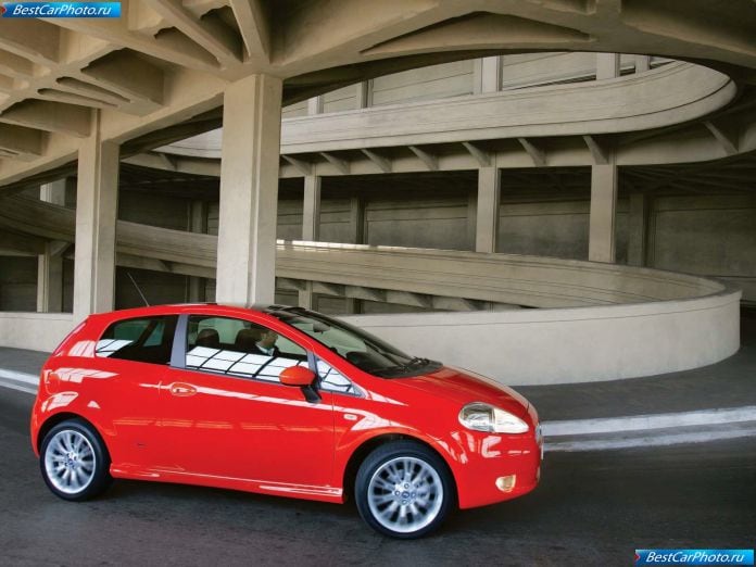 2005 Fiat Grande Punto - фотография 15 из 52