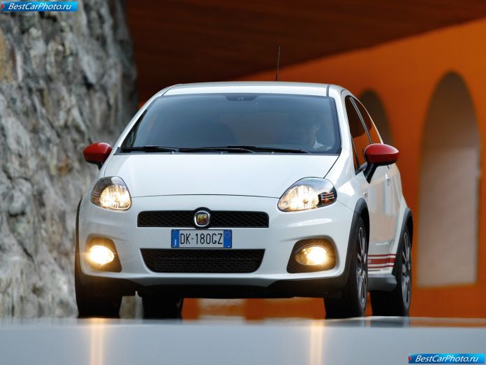 2008 Fiat Grande Punto Abarth - фотография 16 из 53