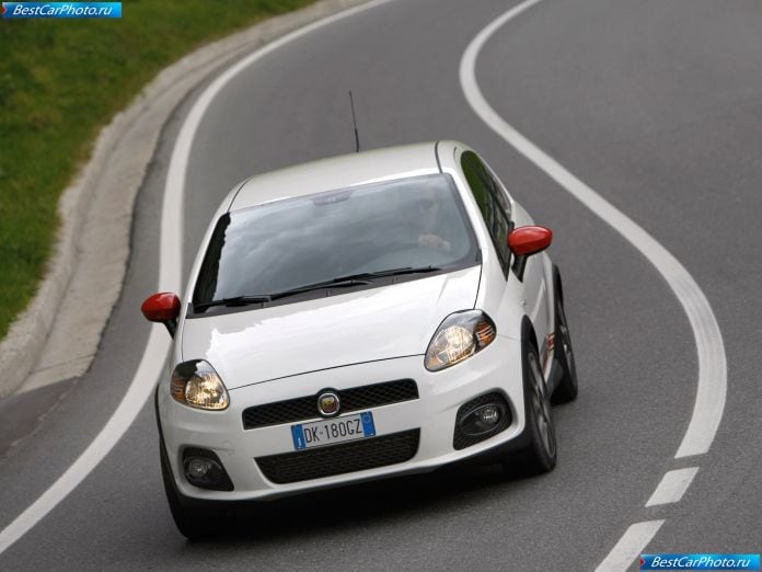 2008 Fiat Grande Punto Abarth - фотография 32 из 53
