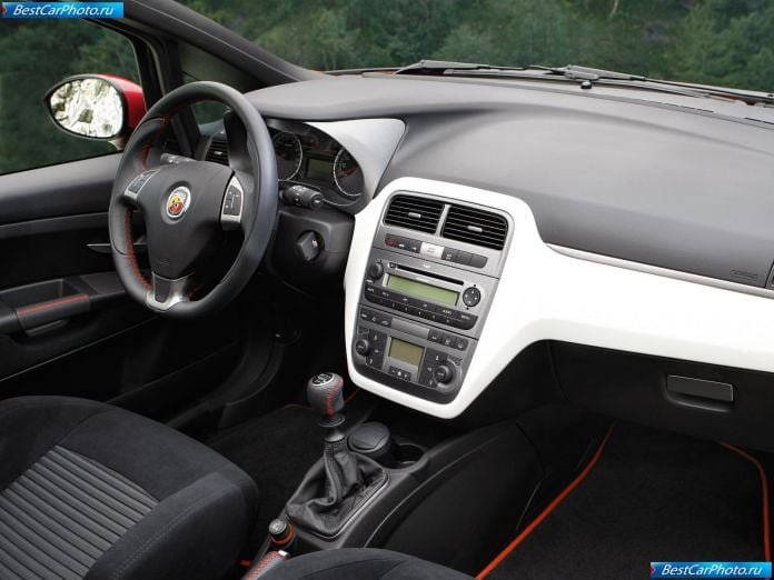 2008 Fiat Grande Punto Abarth - фотография 35 из 53