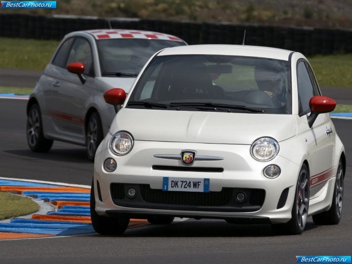 2009 Fiat 500 Abarth - фотография 16 из 48 2009 Fiat 500 Abarth - фотография 16 из 48