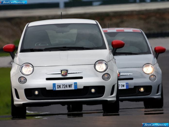 2009 Fiat 500 Abarth - фотография 35 из 48 2009 Fiat 500 Abarth - фотография 35 из 48