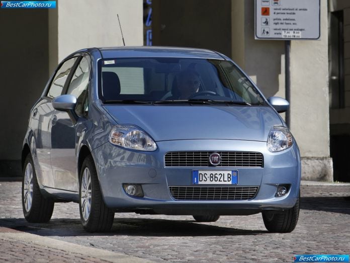 2009 Fiat Grande Punto Natural Power - фотография 4 из 31 2009 Fiat Grande Punto Natural Power - фотография 4 из 31