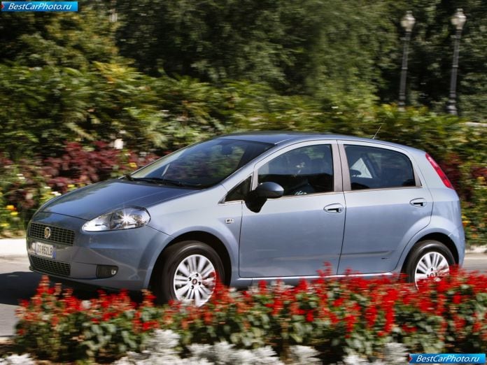 2009 Fiat Grande Punto Natural Power - фотография 9 из 31 2009 Fiat Grande Punto Natural Power - фотография 9 из 31