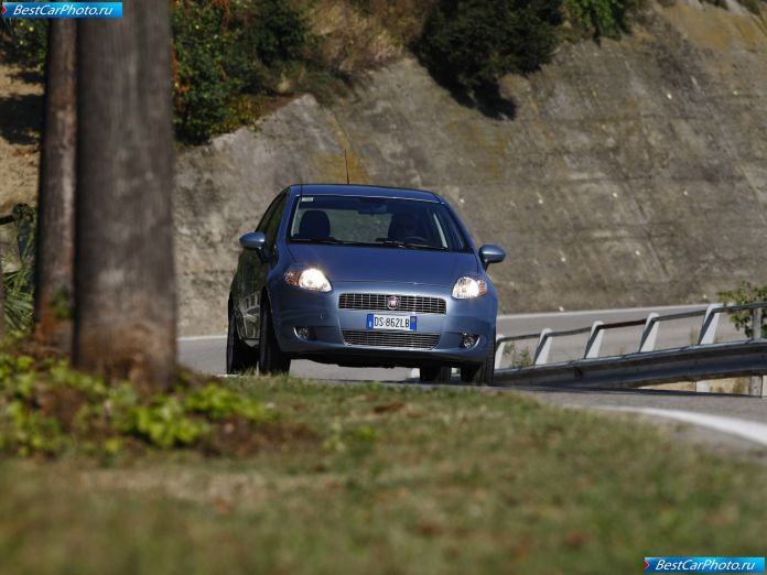 2009 Fiat Grande Punto Natural Power - фотография 11 из 31 2009 Fiat Grande Punto Natural Power - фотография 11 из 31