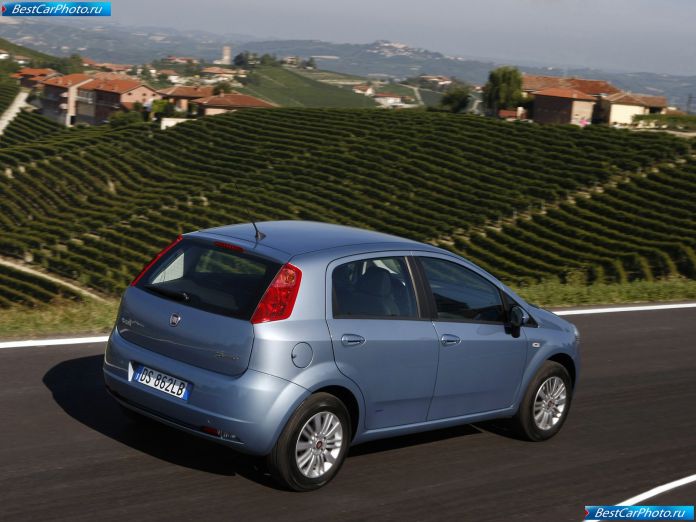 2009 Fiat Grande Punto Natural Power - фотография 18 из 31