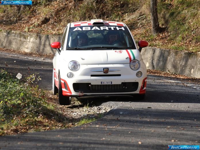 2010 Fiat 500 Abarth R3t - фотография 4 из 6 2010 Fiat 500 Abarth R3t - фотография 4 из 6