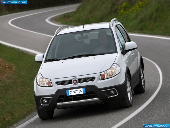 2010 Fiat Sedici - фотография 1 из 32
