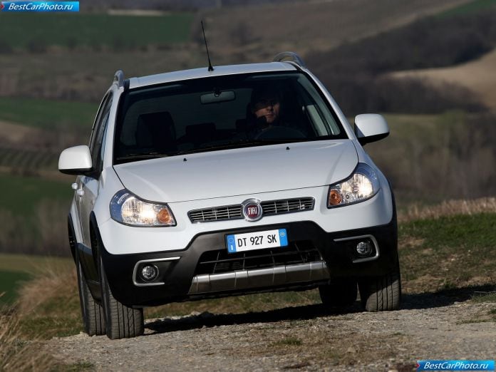 2010 Fiat Sedici - фотография 10 из 32
